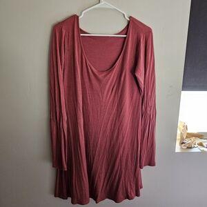 Res pink long sleeve dress.